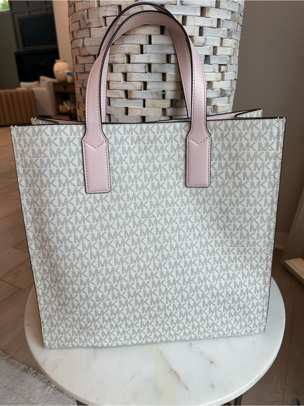 Michael Kors Pale Pink and White Logo Tote - Picture 5 of 8